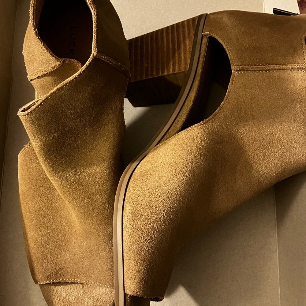 4/$20 Lucky Brand Tan Suede Keight Bootie 10 42 - Picture 2 of 8